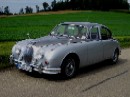 Un saluto da Monaco di Baviera dai nostri soci Stefan e Cristina con la loro splendida Jaguar MK 2 del 1966